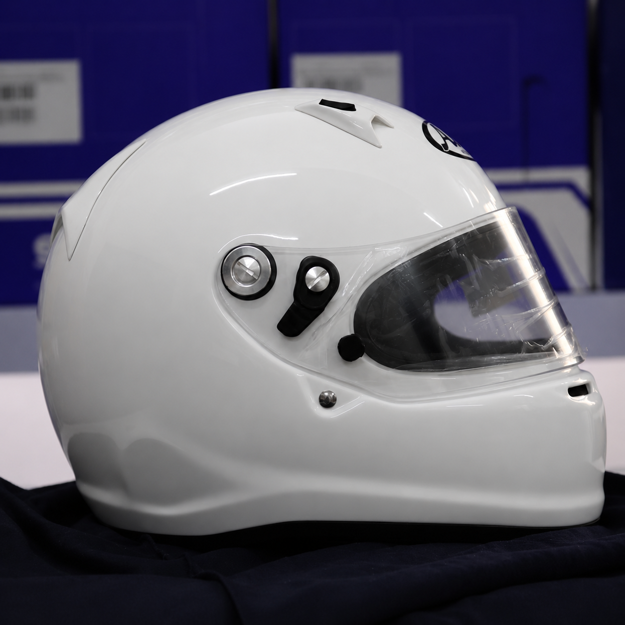 Capacete ARAI SK-6 PED — vista lateral